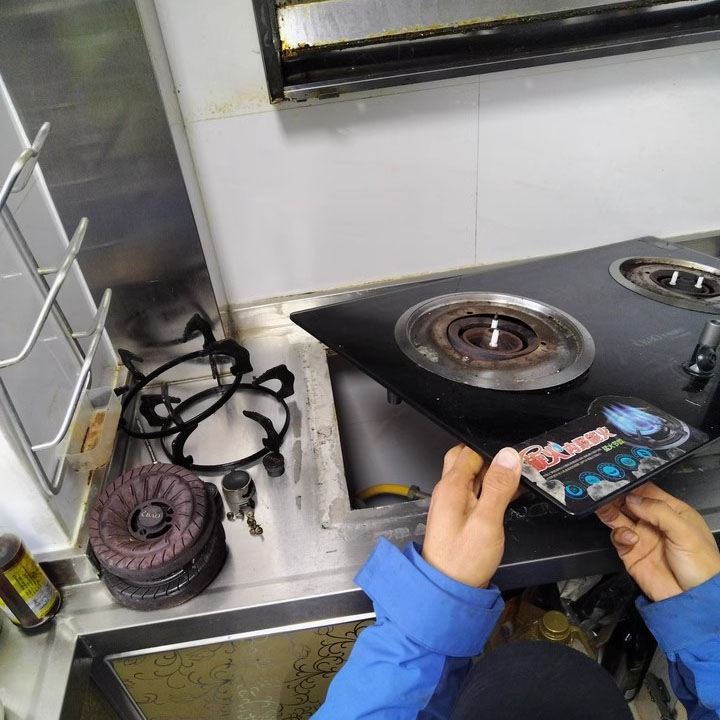 煤气灶售后维修2